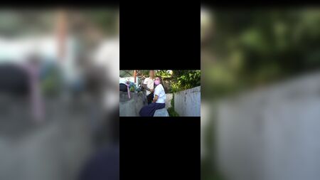 Секс між філіппінською студенткою та філіппінським викладачем на громадському кладовищі