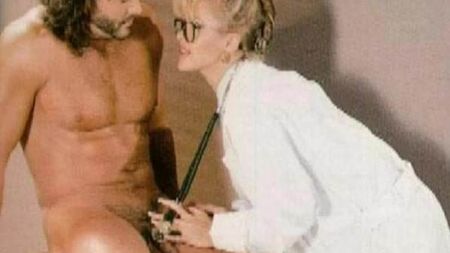 Як звати цю модель-мілфу, мачуху та лікарку з розвороту журналу «Playgirl»?