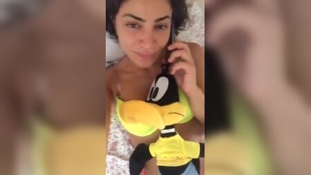 Серпіл Кансз: шоу сідниць у стрінгах на Periscope