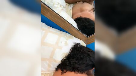 Моя тітка займається сексом у позі «збоку»