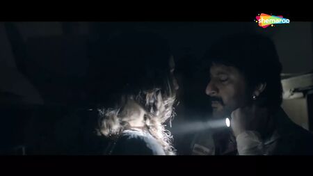 «Два закохані». Сцена поцілунку Хуми Куреші та Аршада Варсі