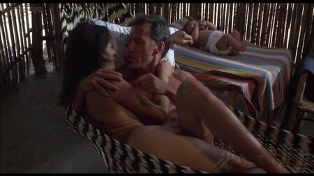 Ельпідія Каррільо, Синтія Гібб оголена — «Сальвадор» (1986) HD 1080p Дивитися онлайн