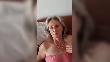 Зана демонструє пік