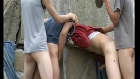 хлопці, що носять кросівки