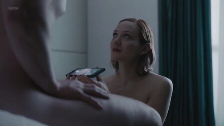 Луїза Краузе оголена, Анна Фріл (nn) — «The Girlfriend Experience» — 2 сезон, 5 серія (США, 2017) / Луїза Краузе, Анна Фріл — «Дівчина за викликом»