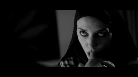 Шейла Ванд оголена — «Дівчина йде додому вночі сама» (2014) WEB-DL HD1080 Дивитися онлайн