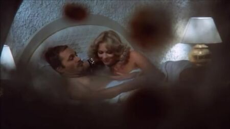 Сибіл Даннінг у ролі Бренди в сцені з фільму «День кобри» (1980)