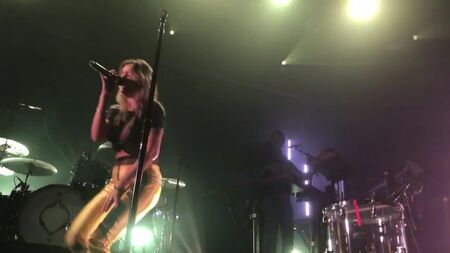 Тове Ло топлес — Talking Body [LIVE] 2017