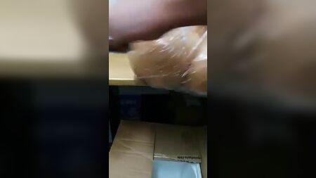 пакистанські хлопці бавляться з дупою секс-ляльки