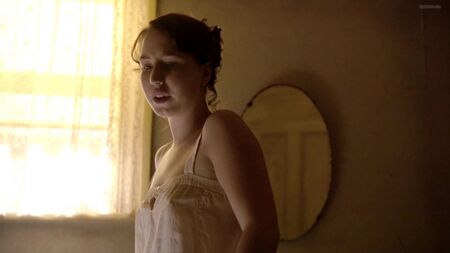 Даніель Кормак оголена — «Underbelly» (2011) 4 сезон, 1 серія — 1080p
