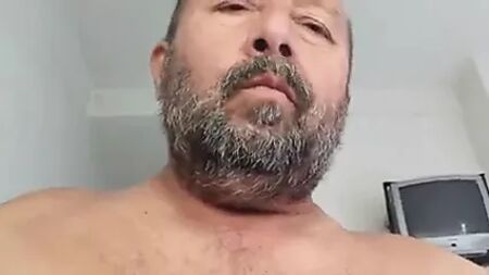 Дідусь, який бавиться