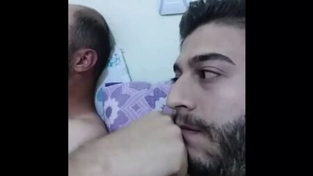 Двоє геїв-турецьких друзів збудилися і почали дрочити на Periscope