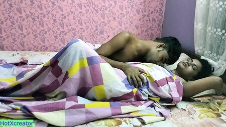 Гарячий секс опівночі з бабхі з великими грудьми! Індійський секс