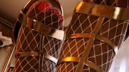 Чоловіки на високих підборах