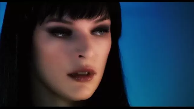 Lupe vuentes porno U eshagi bilan rus ayolining yuziga otirdi.