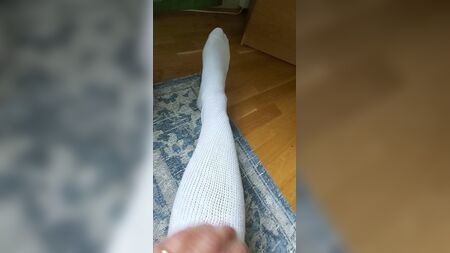 Приміряю свої нові білі гольфи до стегна від AA! Вперше!