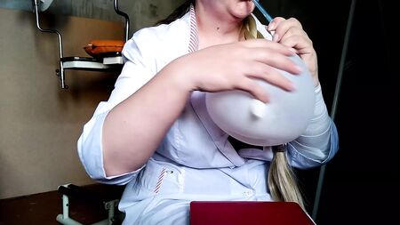 Медсестра розповідає, як зробити секс-іграшку
