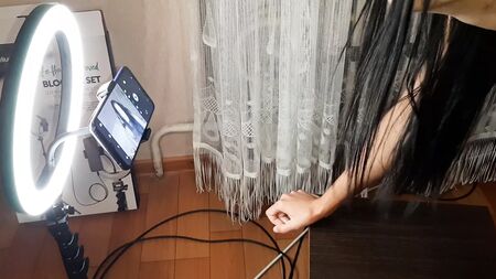 Переспала з блогеркою зі страпоном — Lesbian-illusion