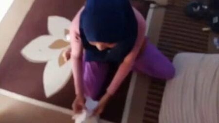 Малай стріляє в обличчя