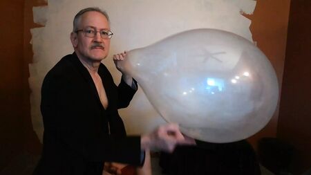 Balloonbanger 80) Повільне надування, смикання та лопання. Використаний 24-дюймовий повітряна кулька Tuf-Tex
