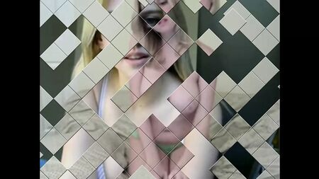 Blondbunny — Tittydrop, добірка кадрів, де вона показує груди (частина 1)