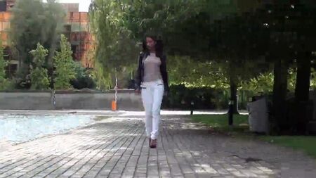 Найвищі підбори від Julie Skyhigh