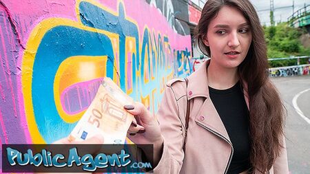 Public Agent — дуже мила 19-річна студентка-художниця з гарними природними грудьми, яка на відкритому повітрі знайомиться з великим членом