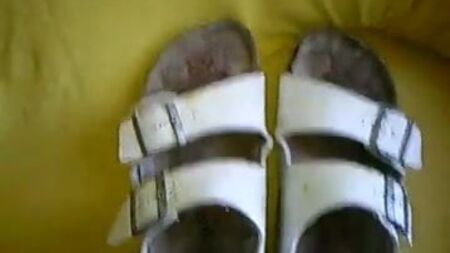 сперма в сандалях Birkenstock
