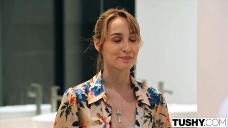 TUSHY: Чудова Келлі Коллінз у своєму ексклюзивному анальному дебюті!
