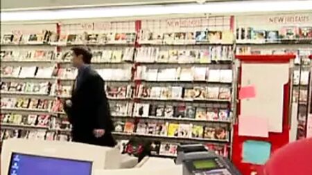 У книгарні для дорослих