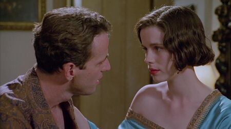 Кейт Бекінсейл — «Привиди» (1995)