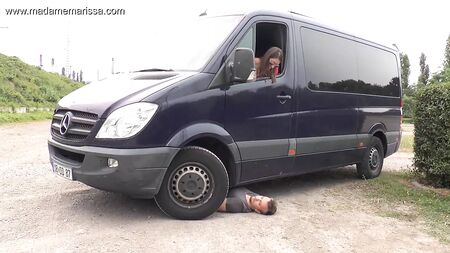 Лизання взуття Converse