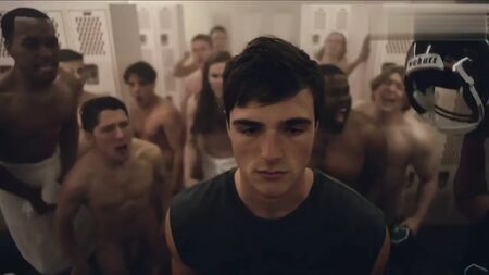 Великий член у серії «Гардеробна» з серіалу «Ейфорія» (01x02)