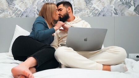 Шановний, ну, мої дірки важливіші за роботу!