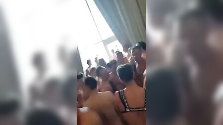 Гей-круїз із груповим сексом