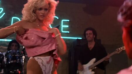 Джулі Майклс — «Roadhouse»
