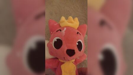 Еякуляція на плюшевій іграшці PinkFong