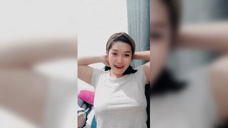 Мері Сафітрі в прямому ефірі в Instagram: великі груди без бюстгальтера