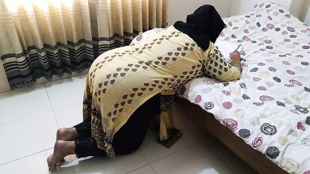 Під час читання книги молодший брат обмацував свою старшу сестру — чіткий аудіозапис на хінді (секс в індійській родині)