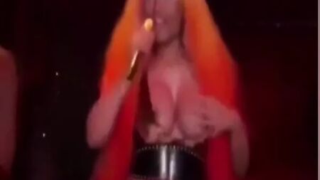 Нікі Мінаж — «Nip Slip»