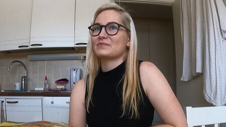 СЕКСУАЛЬНА СТУДЕНТКА — Дженніфер Еністон виглядає як спокуслива однокурсниця і двічі кінчає на свою кицьку та цицьки