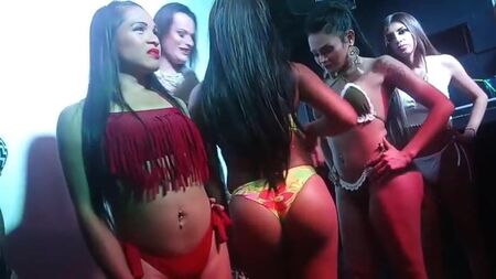 Усі трансгендерні моделі