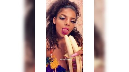 IG Bimbos 28.09.2019 — довгий язик, подвійний банан