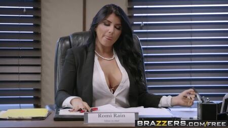 Brazzers — «Великі цицьки на роботі» — сцена з серії «Гарячі новини» за участю R