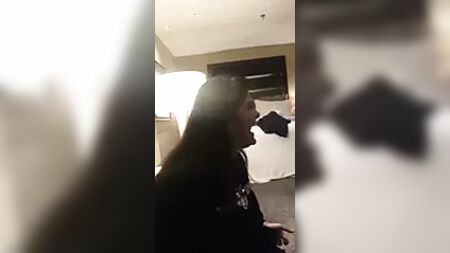 Урду, голос, Пакистан, Баба Г, Сіалкот, дівчина з TikTok, сексуальні груди