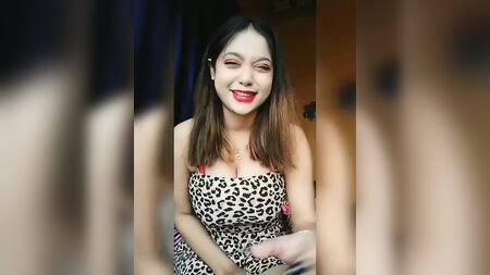 Нове відео «Call Me Sherni», чарівна Гош