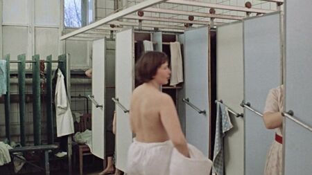 «Москва не вірить сльозам» (1979) епізод 1, 002