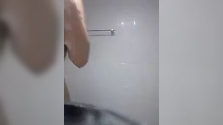 Моя дівчина з Карачі надіслала мені оголене відео у WhatsApp