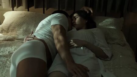 Лім Чі-йон оголена — «Одержима» (2014)