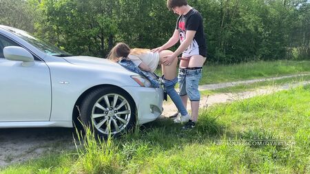 Аматорська підлітка трахнули на вулиці